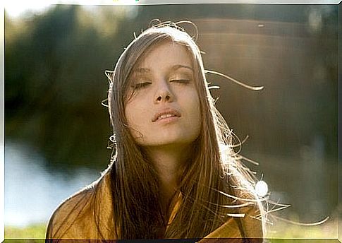 Woman closing her eyes exercises to relax.