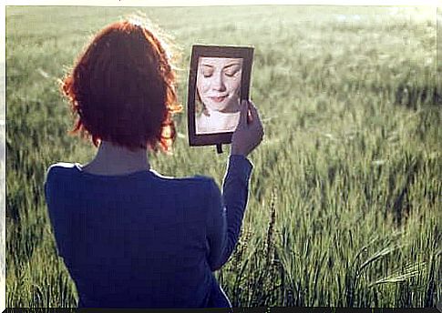 Woman with mirror.