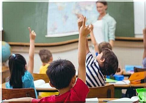 Children at school raise their hand