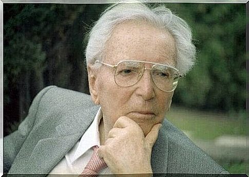 Viktor Frankl founded logo therapy