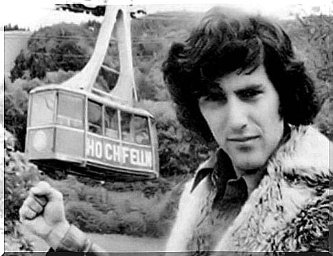 Uri Geller on mountain.